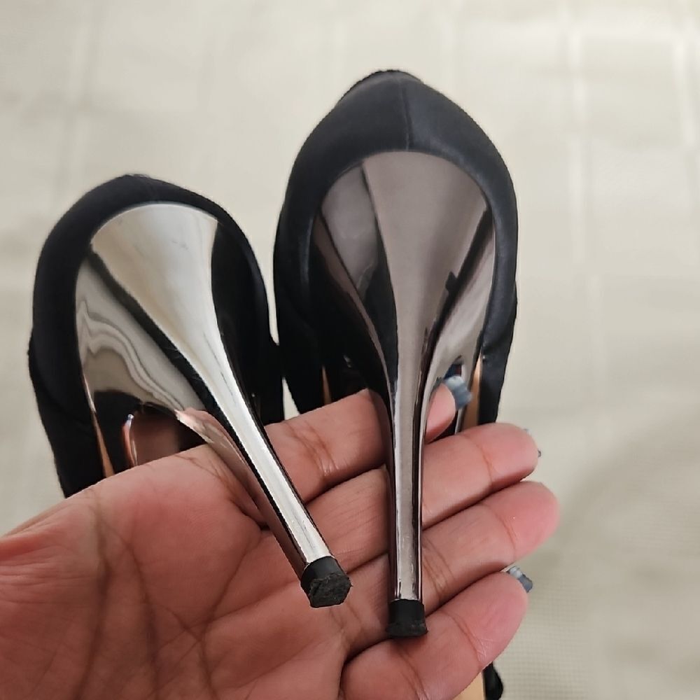 BCBGMAXAZRIA Women's Black Heels - Picture 6 of 16